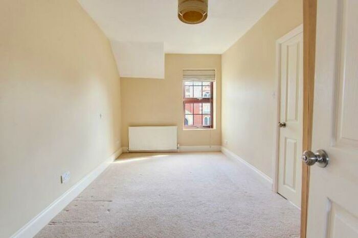 3 Bedroom House To Rent In Main Avenue, Bush Hill Park, EN1