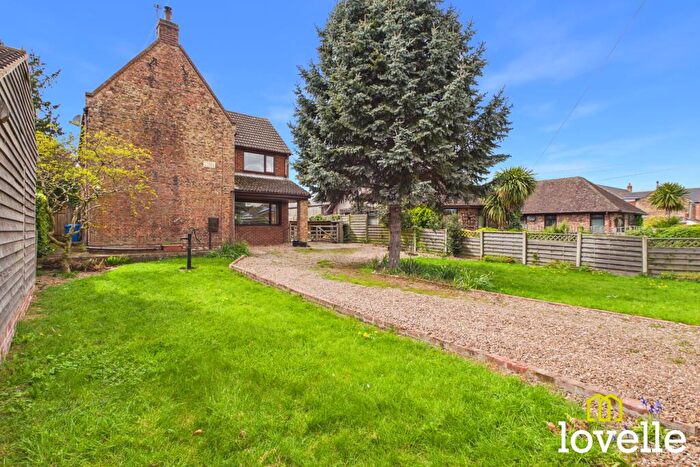 4 Bedroom Detached House For Sale In Sandholme Road, Gilberdyke, Brough, HU15