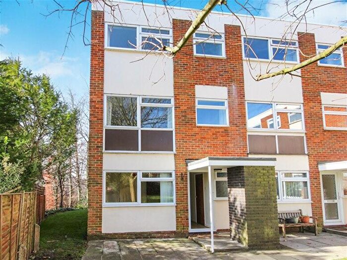 4 Bedroom Terraced House For Sale In Carlton Road, Harpenden, AL5