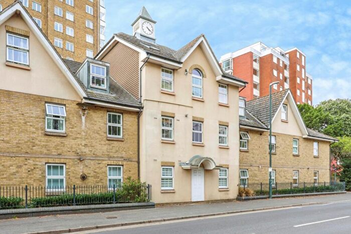 2 Bedroom Flat For Sale In West Cliff Road, West Cliff, Bournemouth, Dorset, BH2