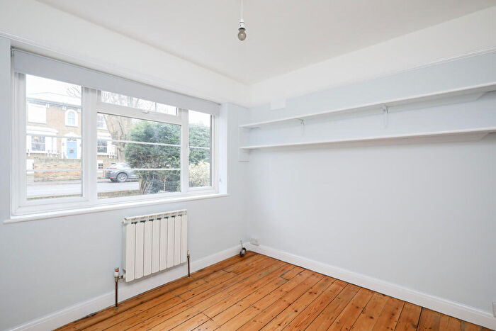 2 Bedroom Apartment To Rent In Kingston Upon Thames, KT2