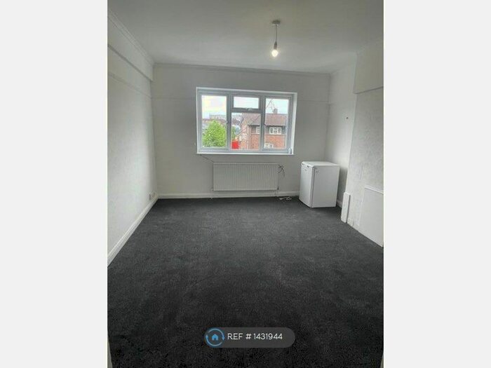 2 Bedroom Flat To Rent In Avington Court, London, SE1