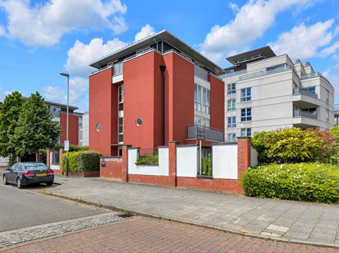2 Bedroom Flat For Sale In Watkin Road, Leicester, LE2