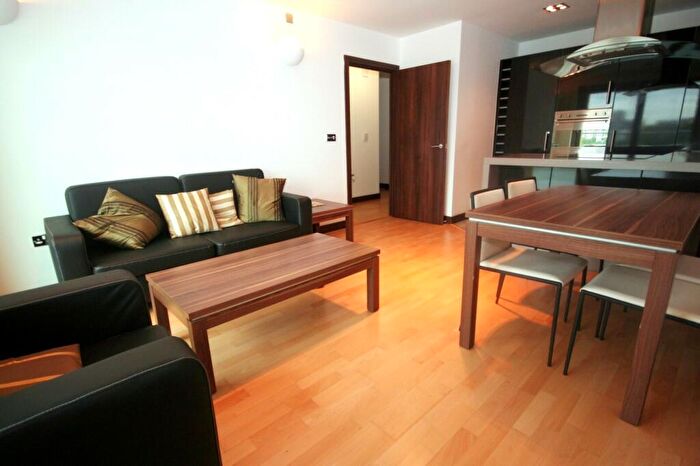 2 Bedroom Flat To Rent In Vicentia Court, Bridges Court Road, SW11