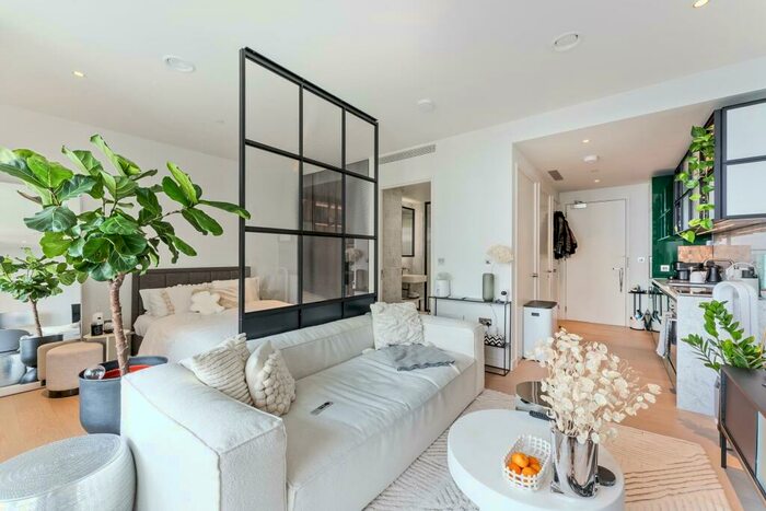 Apartment To Rent In Hobart Building, Wardian, Canary Wharf, E14