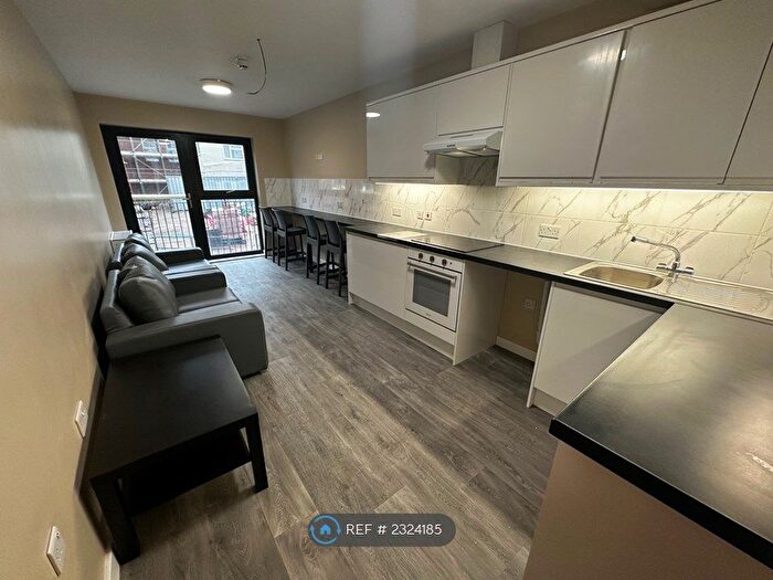 3 Bedroom Flat To Rent In Stokes Croft, Bristol, BS2