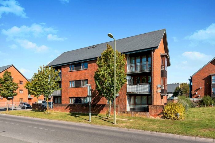 2 Bedroom Flat To Rent In Forsythia Walk Oakridge Village, Basingstoke, Hampshire, RG21