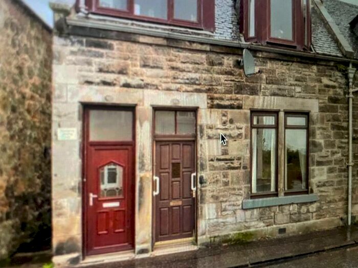 2 Bedroom Flat To Rent In Rumblingwell, Dunfermline, Fife, KY12