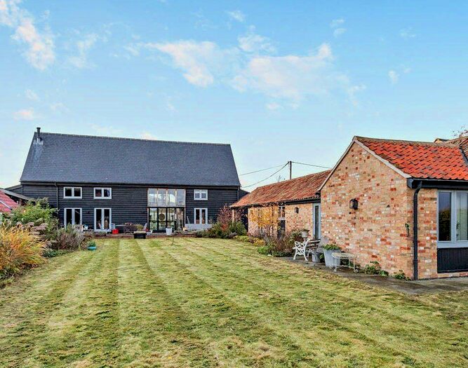 5 Bedroom Barn Conversion For Sale In Wimpole Road, Great Eversden, Cambridge, Cambridgeshire, CB23