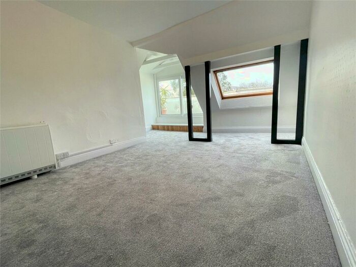 2 Bedroom Apartment For Sale In West Hill Road, Bournemouth, BH2