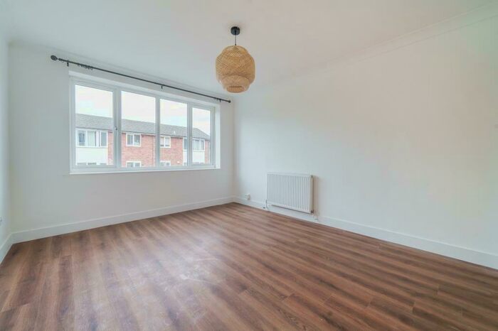 2 Bedroom Apartment To Rent In Lizmans Court, East Oxford, OX4