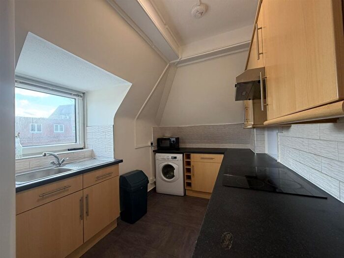 3 Bedroom Flat To Rent In Lodge Road, London, NW4