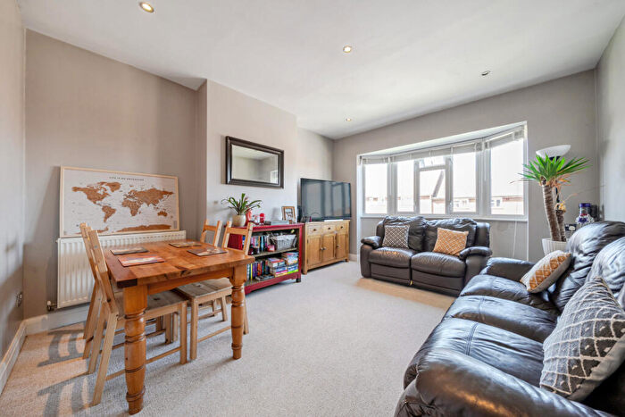 2 Bedroom Apartment For Sale In Milverton Way, Mottingham, SE9