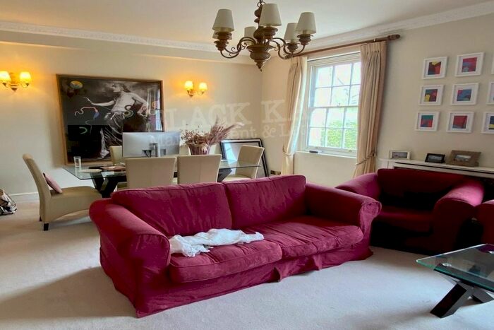 3 Bedroom Flat To Rent In St. Georges Square, London, SW1V