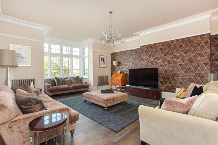 3 Bedroom Apartment To Rent In Earls Avenue, Folkestone, Kent, CT20