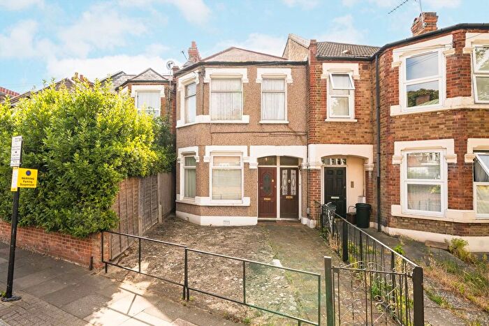 3 Bedroom Maisonette For Sale In Mellison Road, Tooting, SW17