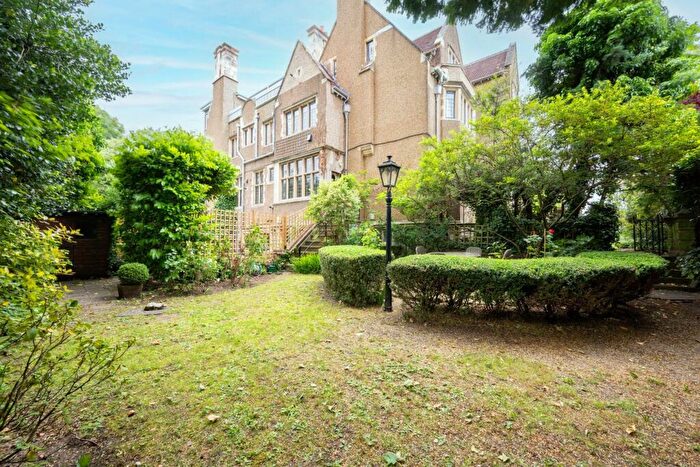 3 Bedroom Apartment For Sale In Moreton House, Holly Walk, NW3