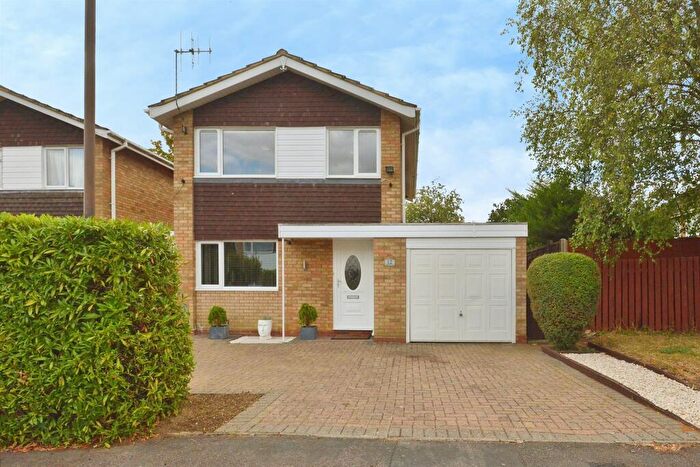 3 Bedroom Link Detached House For Sale In Blackdown, Fullers Slade, Milton Keynes, MK11
