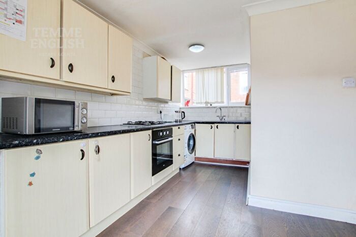 3 Bedroom End Of Terrace House For Sale In Elizabeth Way, Basildon, SS15
