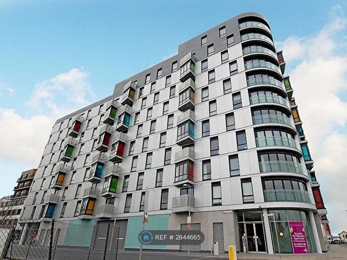 2 Bedroom Flat To Rent In Hunsaker, Reading, RG1