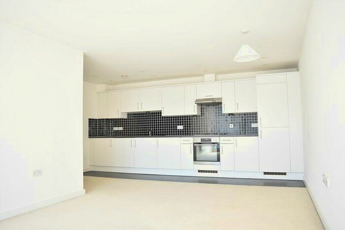 2 Bedroom Apartment To Rent In Southchurch Road, Southend-On-Sea, SS1