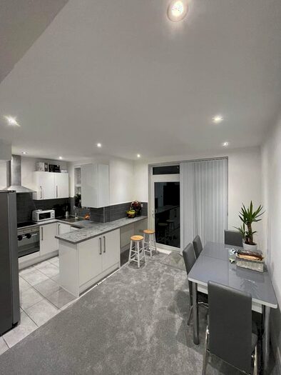 4 Bedroom Terraced House To Rent In New North Road, Ilford, IG6