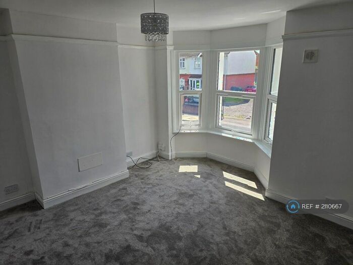 2 Bedroom Terraced House To Rent In Old Bedford Road, Luton, LU2