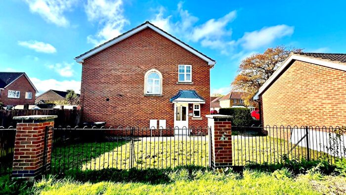 3 Bedroom End Of Terrace House To Rent In Shipley Drive, Swindon, SN25