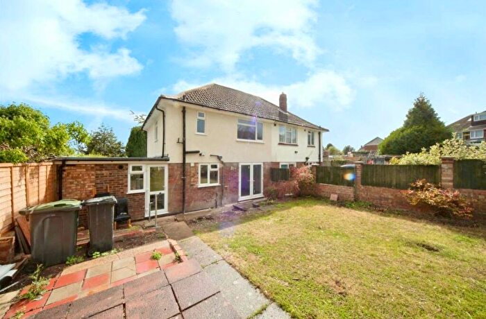 3 Bedroom Semi-Detached House For Sale In Kendal Close, Luton, Bedfordshire, LU3