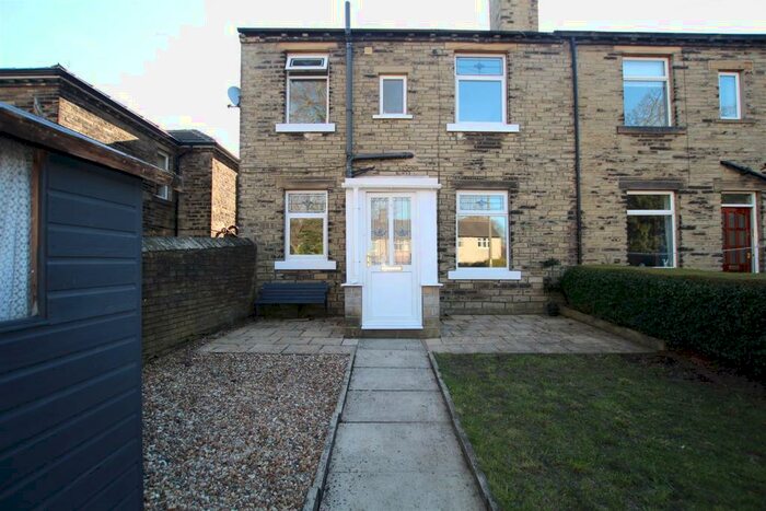3 Bedroom End Of Terrace House To Rent In Wakefield Road, Lightcliffe, Halifax, HX3