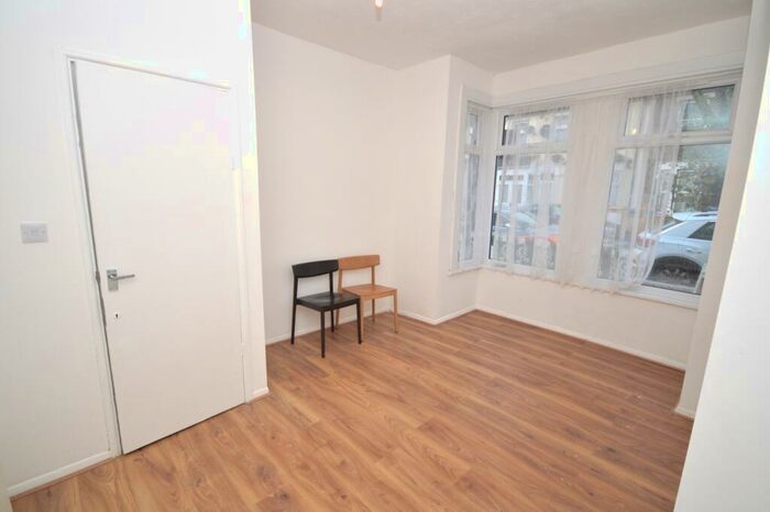 1 Bedroom Flat For Sale In Lawrence Road, East Ham, London, E6