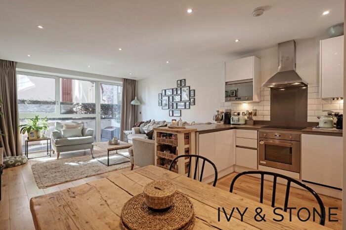 3 Bedroom Apartment For Sale In St. Vincent Court, London, E16