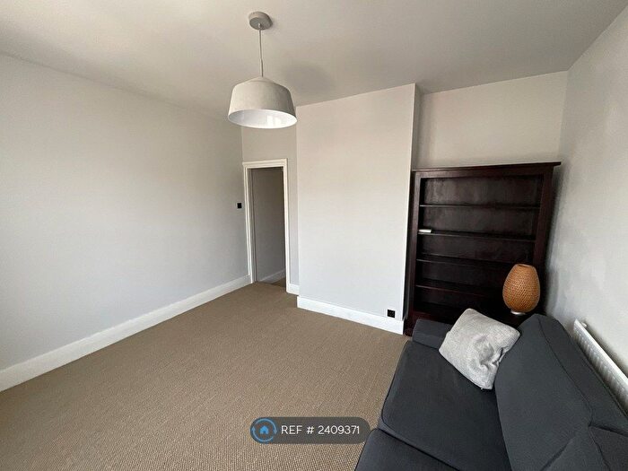 1 Bedroom Maisonette To Rent In Russell Road, Walton-On-Thames, KT12