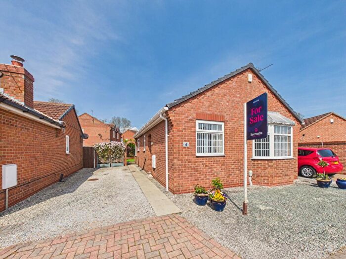 2 Bedroom Detached Bungalow For Sale In Red House Farm, Hedon, HU12