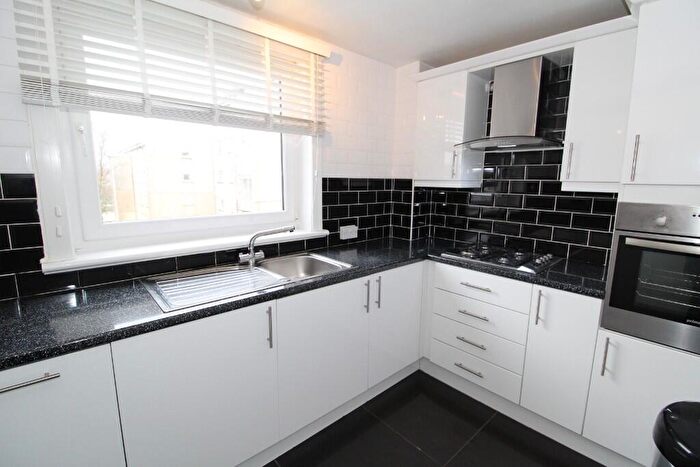 2 Bedroom Flat To Rent In Franklin Place, Glasgow, G75