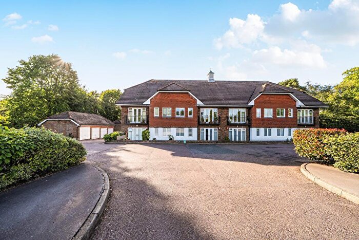 2 Bedroom Flat For Sale In Sanderstead Heights, Addington Road, South Croydon, Surrey, CR2