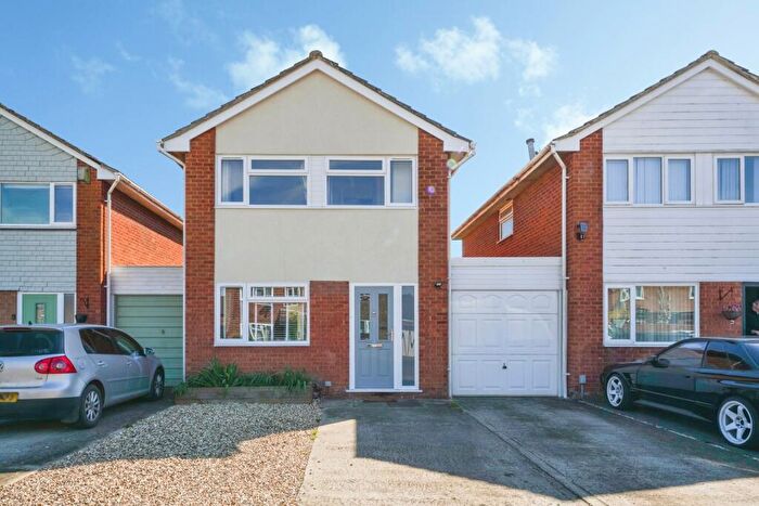 3 Bedroom Link Detached House For Sale In Dimore Close, Hardwicke, Gloucester, Gloucestershire, GL2