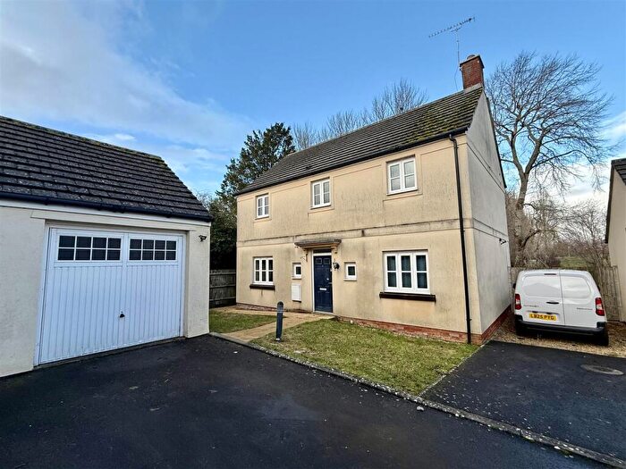 4 Bedroom Detached House For Sale In Webbs Close, Melksham, SN12