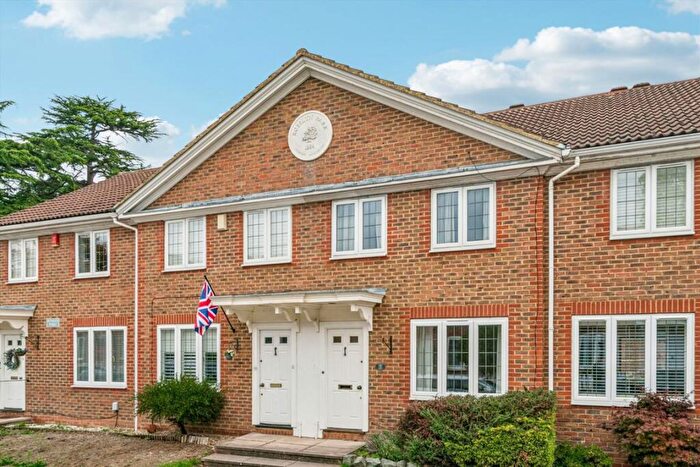 3 Bedroom Terraced House For Sale In Rosslyn Park, Weybridge, KT13