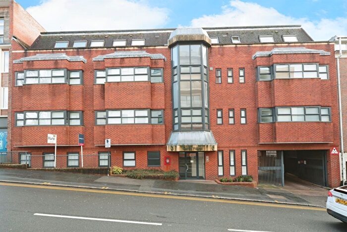1 Bedroom Flat For Sale In Corporation Street, High Wycombe, HP13