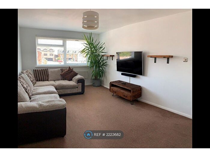 1 Bedroom Flat To Rent In Abinger Lodge, Lancing, BN15