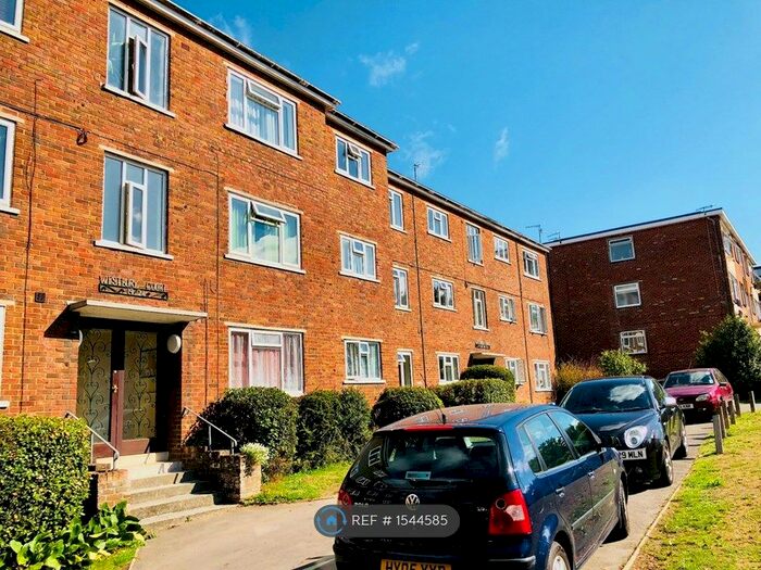 2 Bedroom Flat To Rent In Westbury Court, Poole, BH14