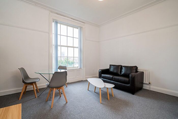 2 Bedroom Flat To Rent In Flat, Kingston Terrace, LS2