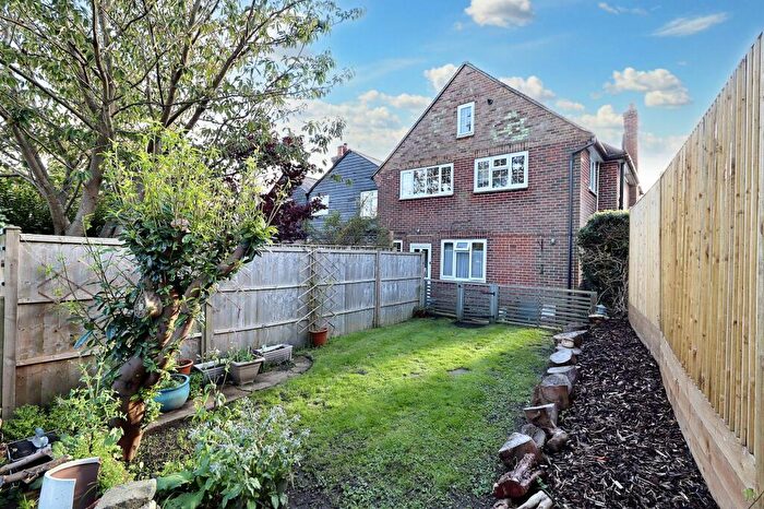 1 Bedroom Flat To Rent In Hammerwood Road, Ashurst Wood, RH19