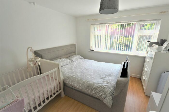 2 Bedroom Flat To Rent In Dixon Court, Cheadle, SK8