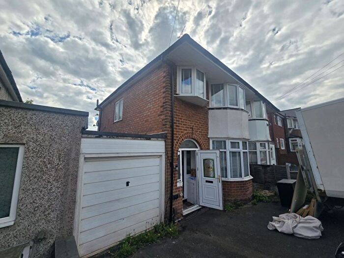 3 Bedroom Semi Detached House For Sale In Court Oak Road, Birmingham, West Midlands, B32