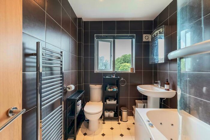 2 Bedroom Flat For Sale In Maidenhead, Berkshire, SL6