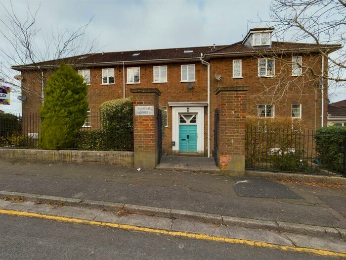 2 Bedroom Flat To Rent In The Park, Kingswood, BS15