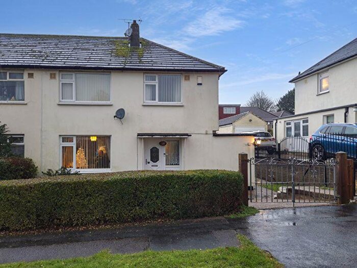 3 Bedroom Semi-Detached House For Sale In Parkstone Mount, Leeds, LS16