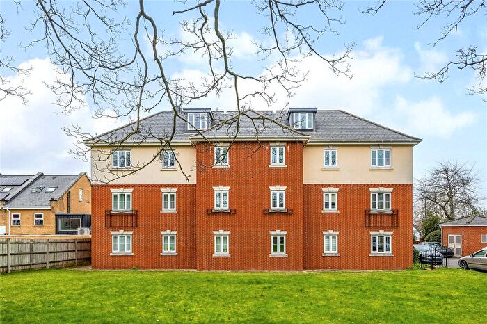 2 Bedroom Flat For Sale In Floyer Close, Richmond, TW10